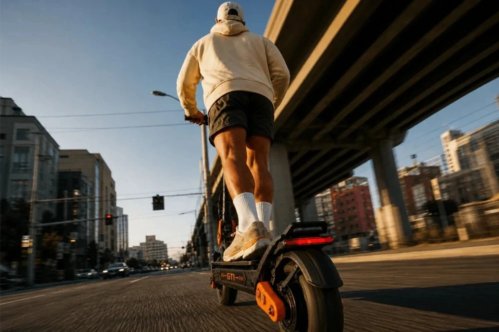 Electric Scooter for Work: How iSinwheel Fits Into Your Daily Commute